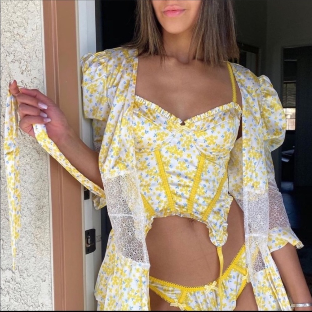 FOR LOVE & LEMONS Yellow Daffodil Robe